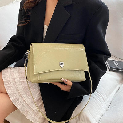 Luxury Brand Handbag For Women In Premium Leather Featuring Elegant Messenger Design And Durable Build