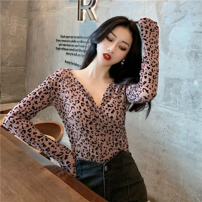Women's T Shirts 2024 Female Tops Sexy V Neck with Print Clothes Pink Tshirts Y 2k Harajuku Xxl Emo Coquett Fitted Designer Tees