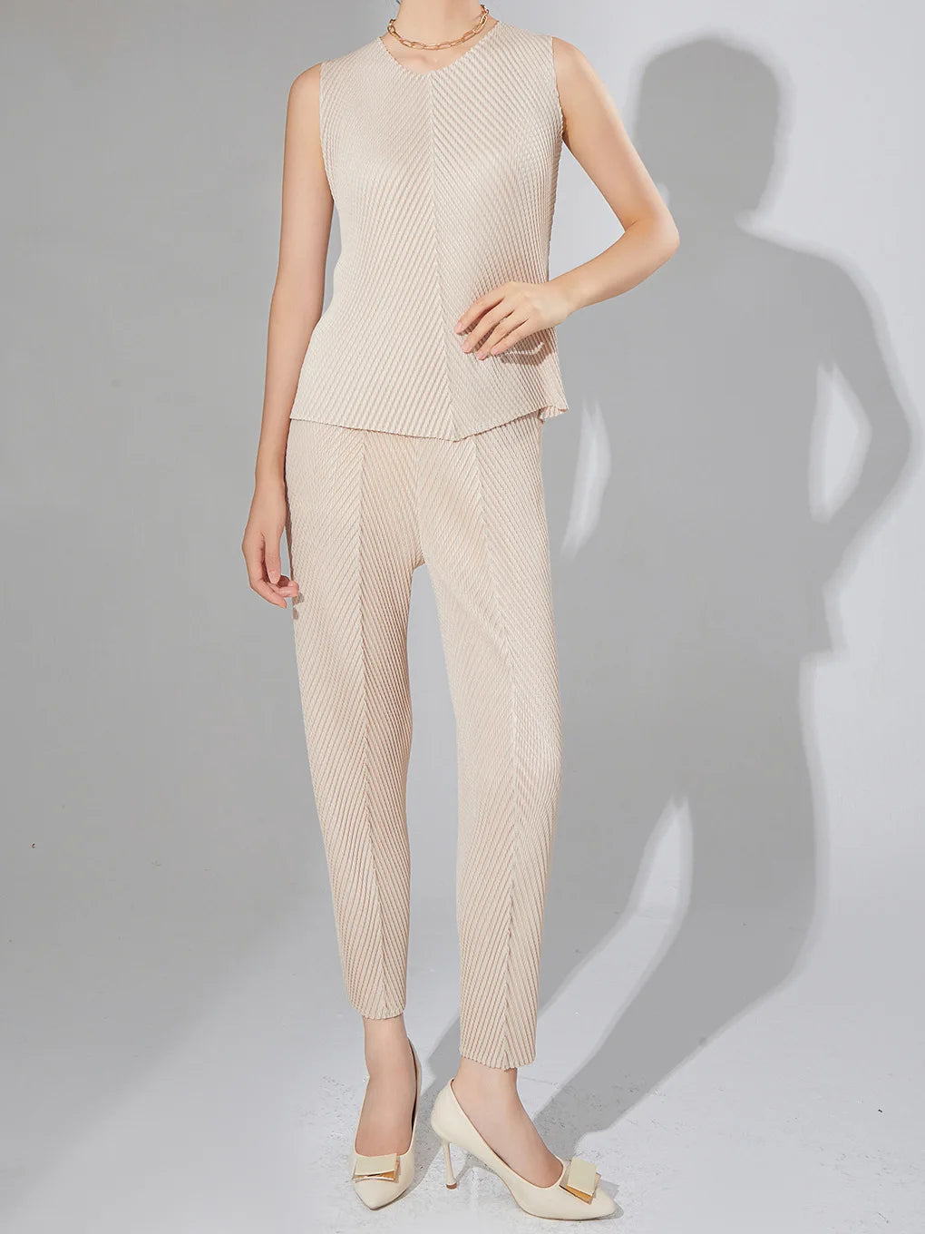 Hot Selling Pants for Women Niche Design Fish Scale Pleats Elastic Waist Fashionable and Versatile Nine-point Miyake Casual