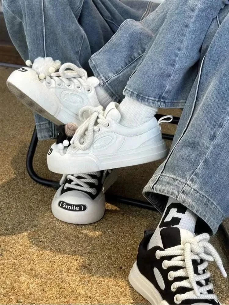 Wide Toe Chunky Sneaker Women Female Designer Platform Vulcanized Shoes Woman Girls Fashion Big Head Casual Ladies Lace Up Shoes