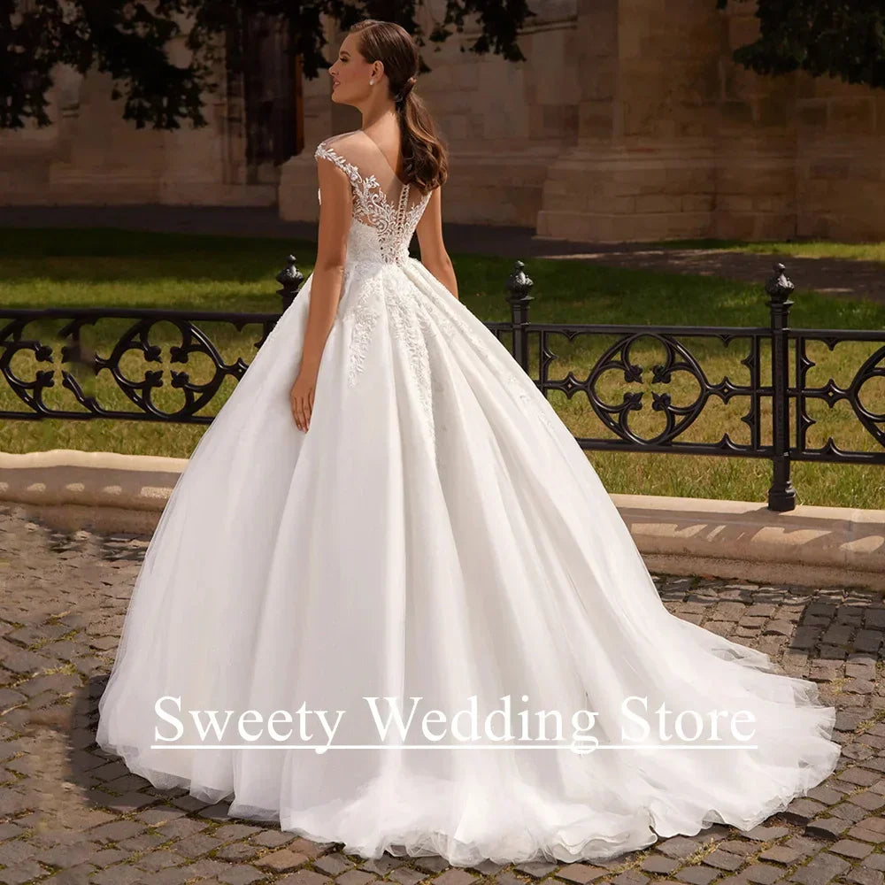 Woman Ball Gown Wedding Dress for Bride New Customized Cap Sleeve O Neck Beadings Applique Tulle Sweep Train Bridal Gown