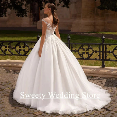 Woman Ball Gown Wedding Dress for Bride New Customized Cap Sleeve O Neck Beadings Applique Tulle Sweep Train Bridal Gown