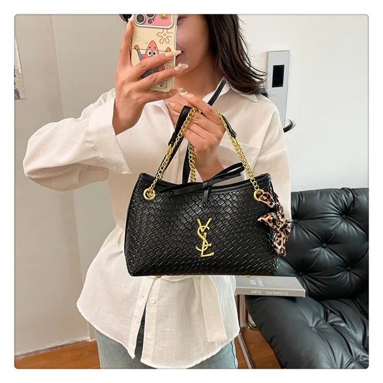 Famous Designer Women's Handbag In Soft Leather, Elegant Crossbody-Bag With Adjustable Strap, Classic Luxury Style