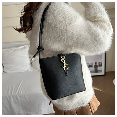 Limited edition designer handbag for ladies, 2025 new style tote bag with light luxury and unique high-end style crossbody bag
