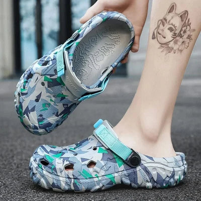 New Men's Clogs Slippers Sandal Men Garden Shoes Flat Camouflage Sandals Male Sneakers Outdoor Flip Flops Home Clogs
