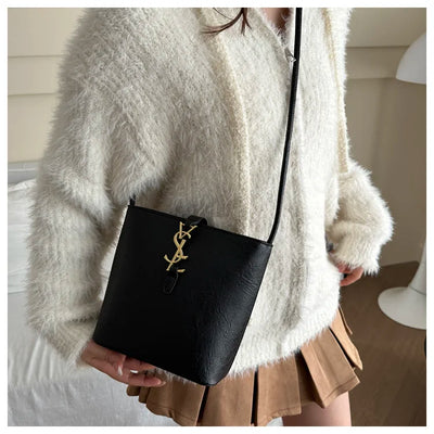 Limited edition designer handbag for ladies, 2025 new style tote bag with light luxury and unique high-end style crossbody bag