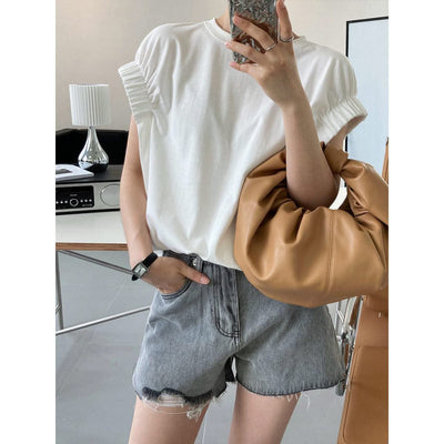 Women With Skimpy Sleeves And Pleated T-shirts - Elanique