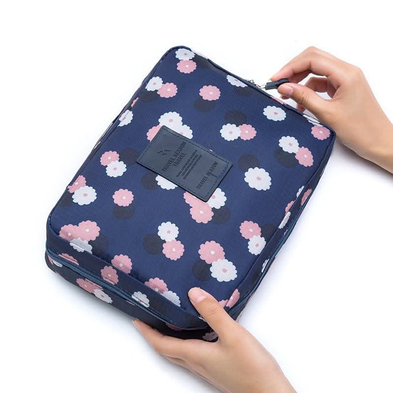 EXCLUSIVE Outdoor Multifunction Cosmetic Bag For Women